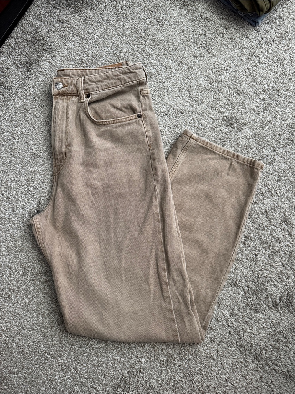 H&M Women’s 90’s Straight Leg Jeans in Tan